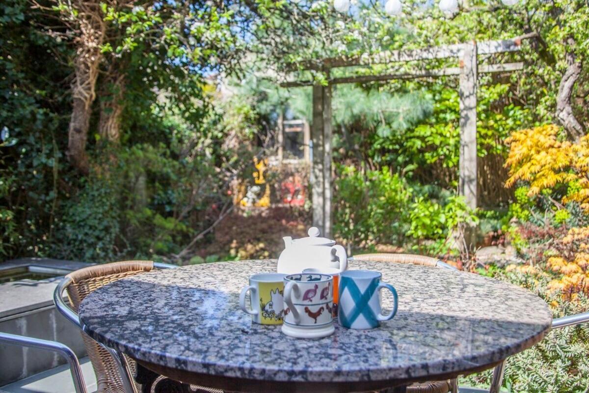 ※ Relaxing Home- Parking & Gorgeous Gardens Bath Luaran gambar