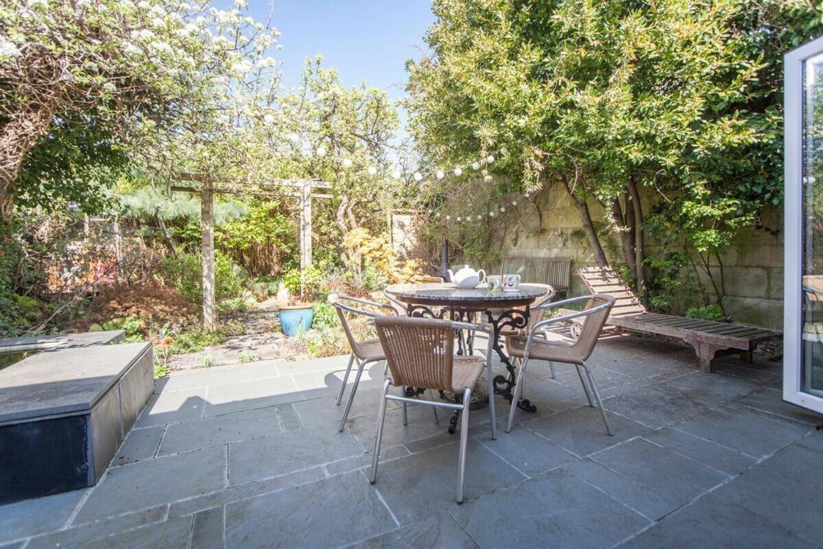 ※ Relaxing Home- Parking & Gorgeous Gardens Bath Luaran gambar